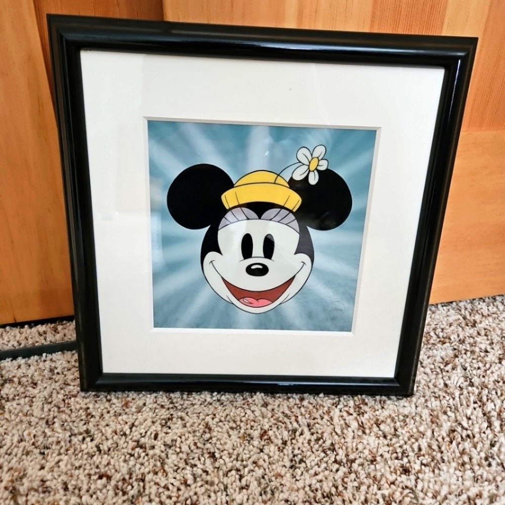 Here's Minnie Sericel